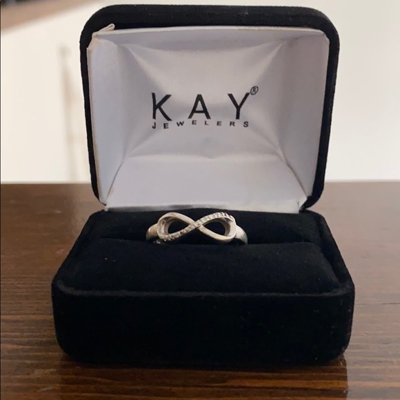 Kay Jeweler Infinity ring - Picture 1 of 3
